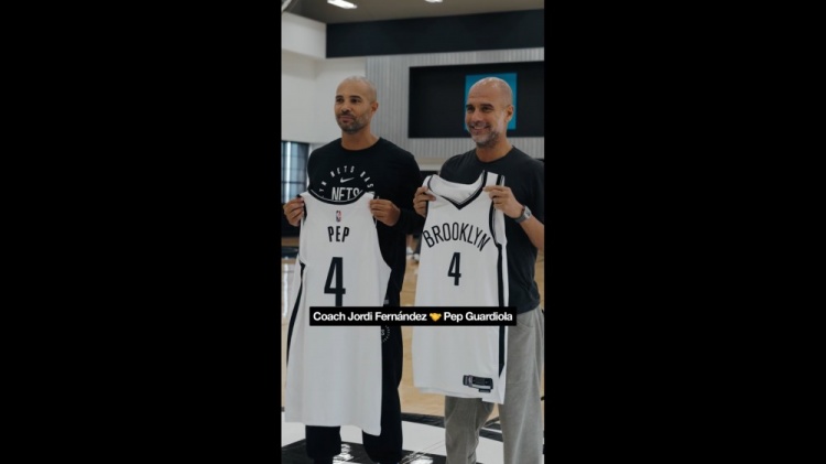 传奇联动！瓜帅与NBA布鲁克林篮网主帅见面，获赠篮网4号球衣